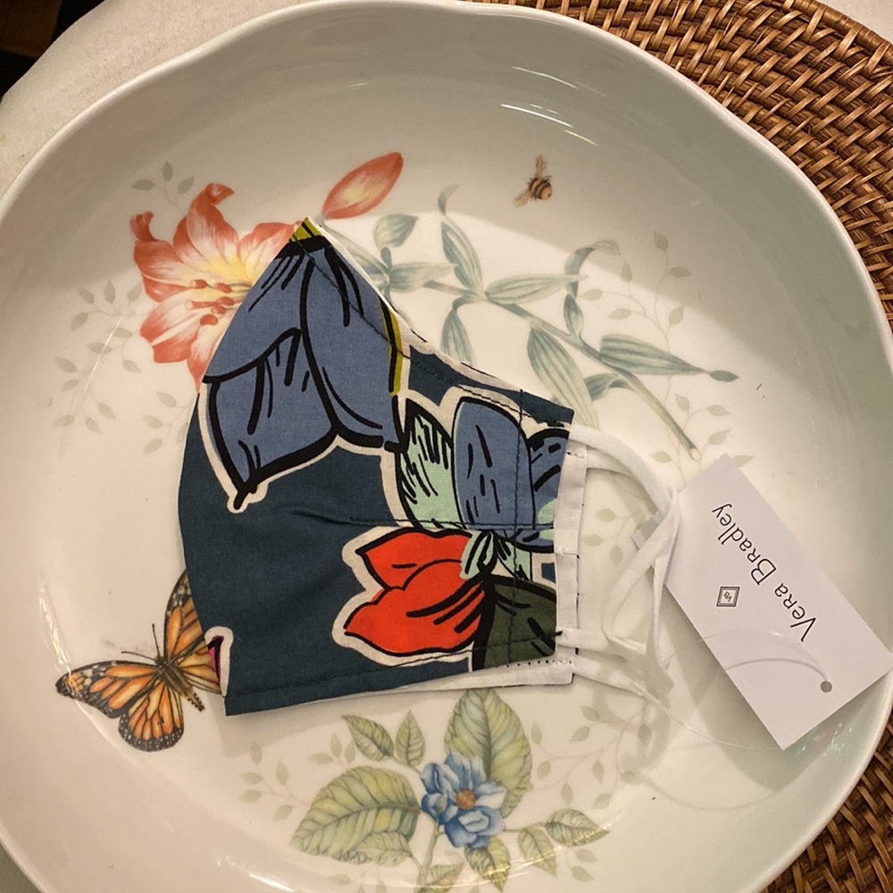 LAST ONE🌻SALE🌻FITTED MASK IN FALLING FLOWERS DESIGN FROM VERA BRADLEY